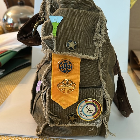 Army style satchel type. Label is Fashionexpress. - Picture 4 of 6